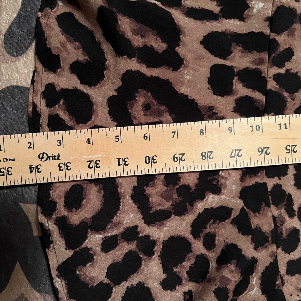 NWOT faux wrap v-neck leopard print dress - Picture 7 of 9